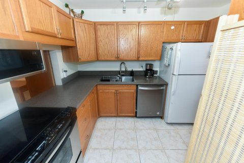Condo in West Palm Beach, Florida, 2 bedrooms № 2177198 - photo 4