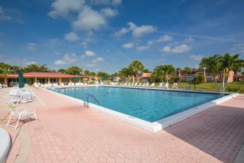 Condo in West Palm Beach, Florida, 2 bedrooms № 2177198 - photo 22