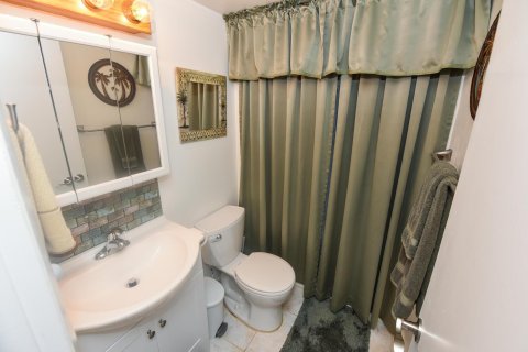 Condo in West Palm Beach, Florida, 2 bedrooms № 2177198 - photo 11