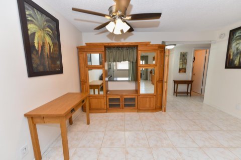 Condo in West Palm Beach, Florida, 2 bedrooms № 2177198 - photo 20
