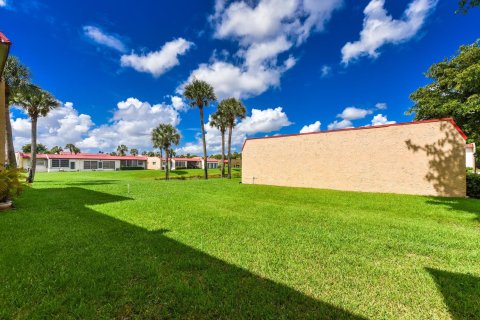 Condo in West Palm Beach, Florida, 2 bedrooms № 2177198 - photo 14
