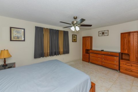 Condo in West Palm Beach, Florida, 2 bedrooms № 2177198 - photo 17