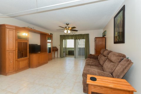 Condo in West Palm Beach, Florida, 2 bedrooms № 2177198 - photo 9