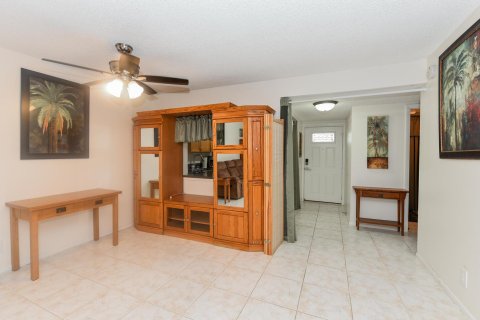 Condo in West Palm Beach, Florida, 2 bedrooms № 2177198 - photo 12