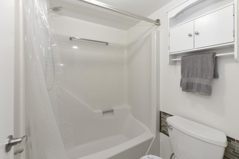 Condo in West Palm Beach, Florida, 2 bedrooms № 2177198 - photo 19