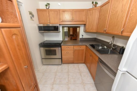 Condo in West Palm Beach, Florida, 2 bedrooms № 2177198 - photo 7