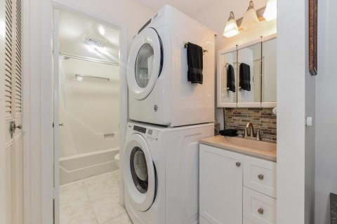 Condo in West Palm Beach, Florida, 2 bedrooms № 2177198 - photo 18