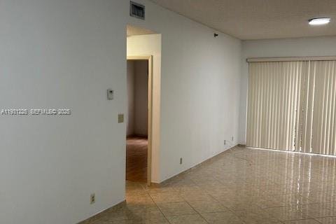 Снять в аренду кондоминиум в Серфсайд, Флорида 2 спальни, 110.55м2, № 1992160 - фото 12