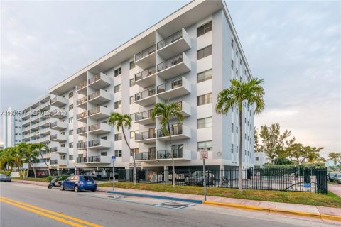 Copropriété à vendre à Miami Beach, Floride: 1 chambre, 76.46 m2 № 2066415 - photo 21