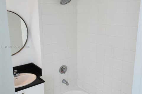 Copropriété à louer à Miami, Floride: 1 chambre, 62.99 m2 № 2032884 - photo 24