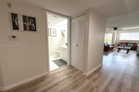 Купить кондоминиум в Пемброк-Пайнс, Флорида 1 спальня, 98.1м2, № 2035006 - фото 6