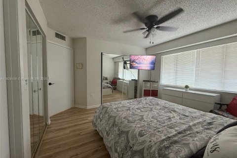 Купить кондоминиум в Пемброк-Пайнс, Флорида 1 спальня, 98.1м2, № 2035006 - фото 24