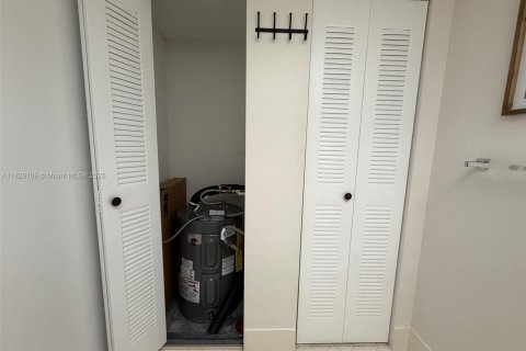 Купить кондоминиум в Пемброк-Пайнс, Флорида 1 спальня, 98.1м2, № 2035006 - фото 20