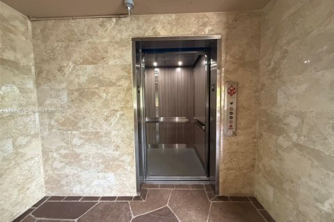 Купить кондоминиум в Пемброк-Пайнс, Флорида 1 спальня, 98.1м2, № 2035006 - фото 29