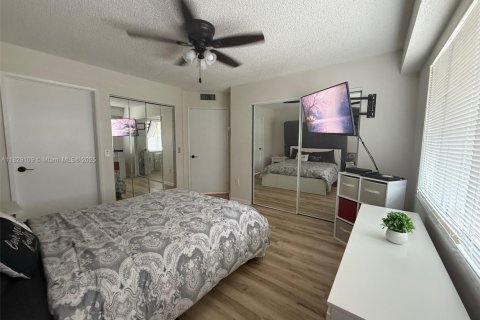 Купить кондоминиум в Пемброк-Пайнс, Флорида 1 спальня, 98.1м2, № 2035006 - фото 23