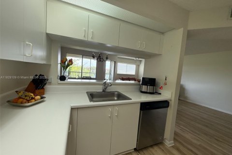 Купить кондоминиум в Пемброк-Пайнс, Флорида 1 спальня, 98.1м2, № 2035006 - фото 14