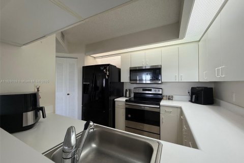 Купить кондоминиум в Пемброк-Пайнс, Флорида 1 спальня, 98.1м2, № 2035006 - фото 13