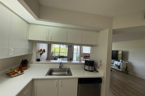 Купить кондоминиум в Пемброк-Пайнс, Флорида 1 спальня, 98.1м2, № 2035006 - фото 12