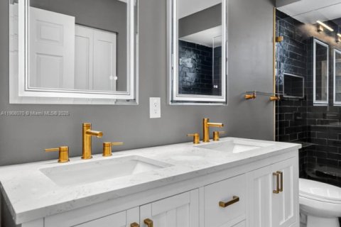 House in Pembroke Pines, Florida 4 bedrooms, 305.09 sq.m. № 1964942 - photo 26