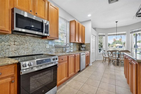 House in Pembroke Pines, Florida 4 bedrooms, 305.09 sq.m. № 1964942 - photo 6