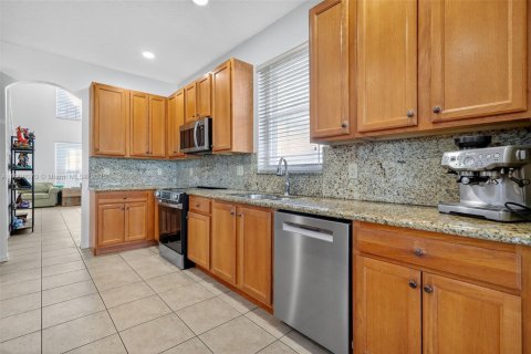 House in Pembroke Pines, Florida 4 bedrooms, 305.09 sq.m. № 1964942 - photo 7