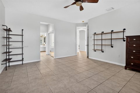 House in Pembroke Pines, Florida 4 bedrooms, 305.09 sq.m. № 1964942 - photo 16