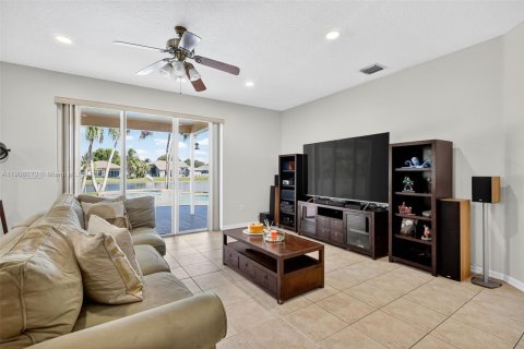House in Pembroke Pines, Florida 4 bedrooms, 305.09 sq.m. № 1964942 - photo 11