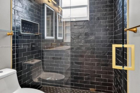 House in Pembroke Pines, Florida 4 bedrooms, 305.09 sq.m. № 1964942 - photo 27