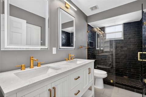 House in Pembroke Pines, Florida 4 bedrooms, 305.09 sq.m. № 1964942 - photo 25