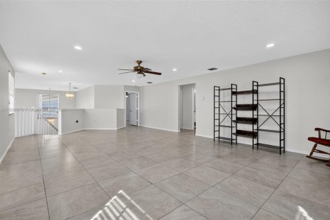 House in Pembroke Pines, Florida 4 bedrooms, 305.09 sq.m. № 1964942 - photo 21