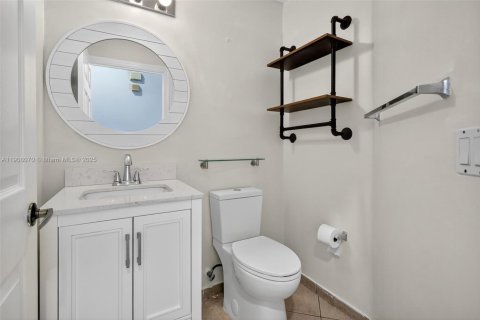 House in Pembroke Pines, Florida 4 bedrooms, 305.09 sq.m. № 1964942 - photo 13