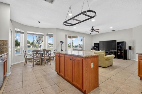House in Pembroke Pines, Florida 4 bedrooms, 305.09 sq.m. № 1964942 - photo 5