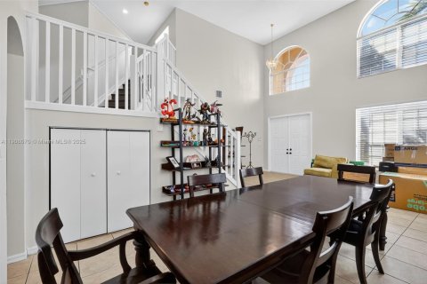 House in Pembroke Pines, Florida 4 bedrooms, 305.09 sq.m. № 1964942 - photo 4