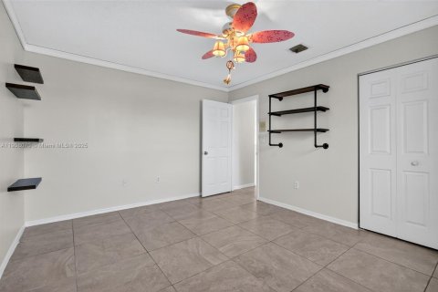 House in Pembroke Pines, Florida 4 bedrooms, 305.09 sq.m. № 1964942 - photo 24