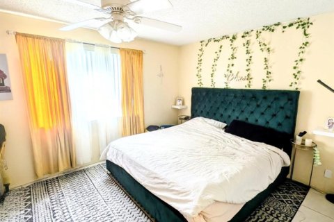 Condo in Lauderhill, Florida, 1 bedroom  № 2082685