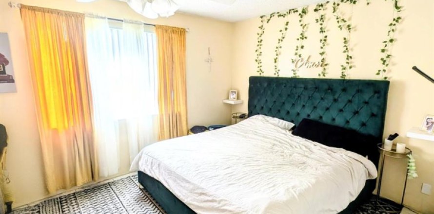 Condo in Lauderhill, Florida, 1 bedroom № 2082685