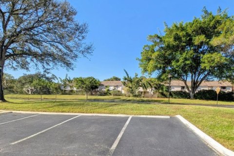 Condo in Lauderhill, Florida, 1 bedroom № 2082685 - photo 8