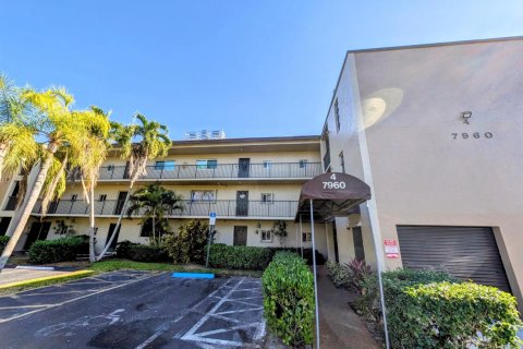 Condo in Lauderhill, Florida, 1 bedroom № 2082685 - photo 7