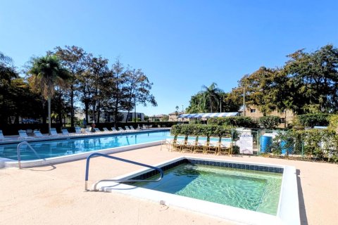 Condo in Lauderhill, Florida, 1 bedroom № 2082685 - photo 10