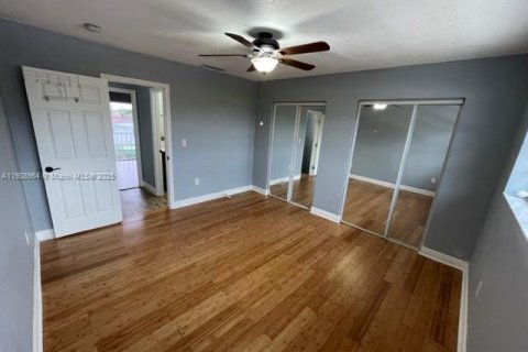 Condo in Sweetwater, Florida, 2 bedrooms  № 1965115 - photo 16