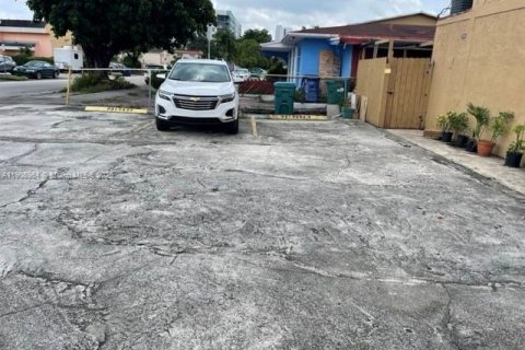 Condo in Sweetwater, Florida, 2 bedrooms  № 1965115 - photo 2