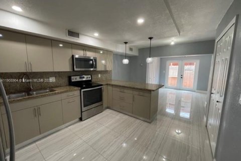 Condo in Sweetwater, Florida, 2 bedrooms  № 1965115 - photo 6