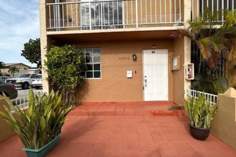 Condo in Sweetwater, Florida, 2 bedrooms  № 1965115 - photo 1