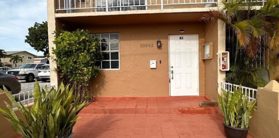 Condo in Sweetwater, Florida, 2 bedrooms  № 1965115