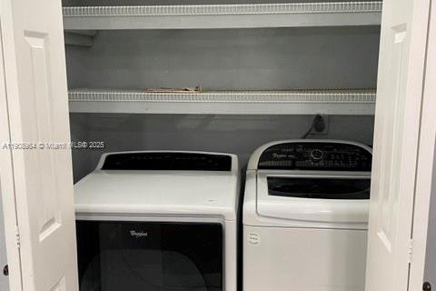 Condo in Sweetwater, Florida, 2 bedrooms  № 1965115 - photo 12