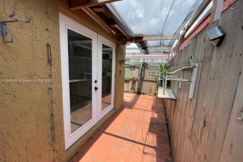 Condo in Sweetwater, Florida, 2 bedrooms  № 1965115 - photo 8