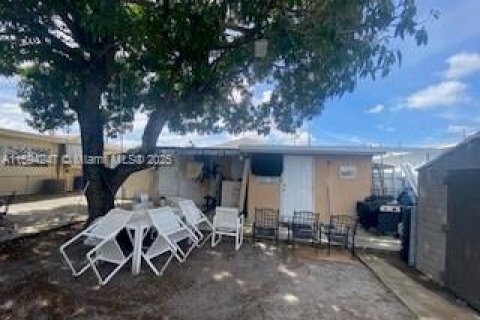 Casa en venta en Hialeah, Florida, 3 dormitorios, 115.66 m2 № 1186743 - foto 4