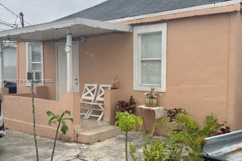 Casa en venta en Hialeah, Florida, 3 dormitorios, 115.66 m2 № 1186743 - foto 1