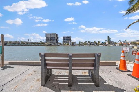 Casa en venta en Saint Pete Beach, Florida, 3 dormitorios, 136.19 m2 № 1580974 - foto 28