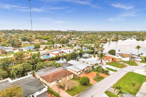 Propiedad comercial en alquiler en Miramar, Florida, 27.87 m2 № 2059175 - foto 23